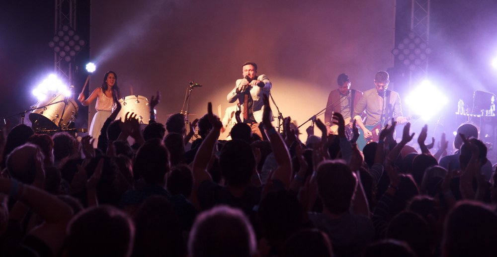 Concert Reviews and Photos: The Art of Celebration  Tour 2014