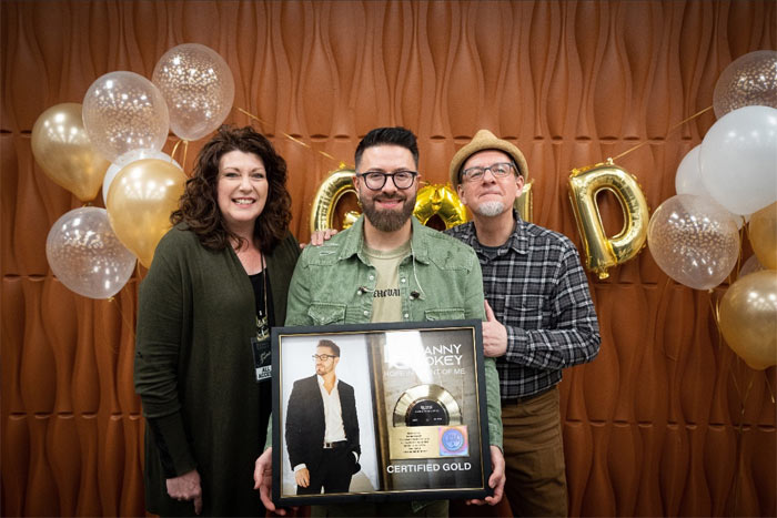 Three-Time GRAMMY-Nominee Danny Gokey Celebrates Certified Gold Single 'Hope In Front Of Me' In Front of Sold Out Hometown Milwaukee Crowd