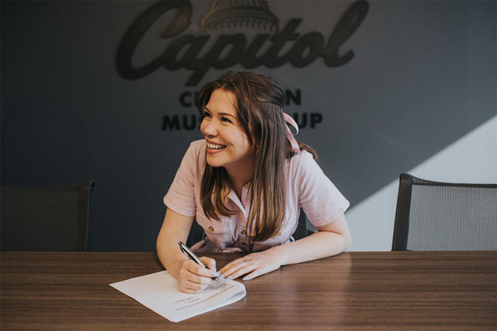 Capitol CMG Signs NBC The Voice Finalist Rachel Mac