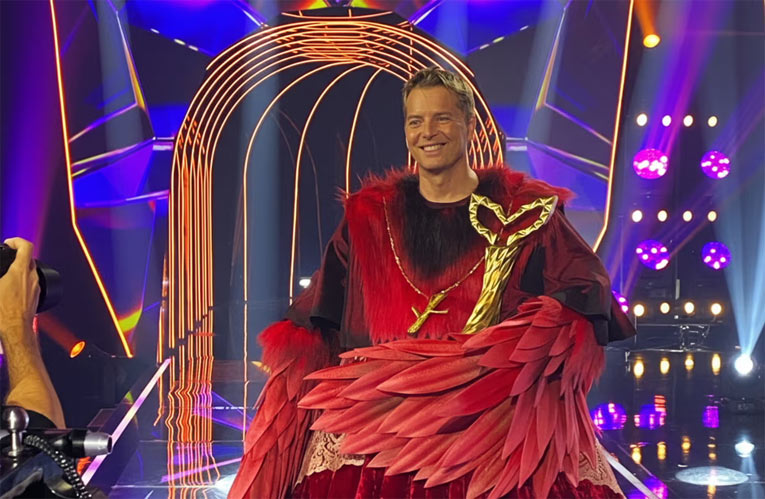 Steph Carse Crowned Winner of Quebec, Canada's The Masked Singer (Chanteurs Masqus) in Stunning Finale Reveal